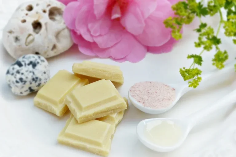 What is Cocoa Butter? 3 What is Cocoa Butter? 1